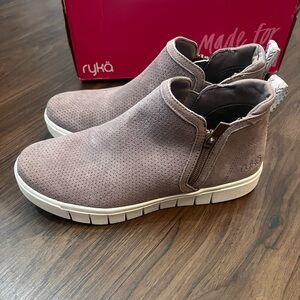 Ryka Hensley women’s size 6.5 WIDE Brown